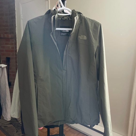 2-in-1 North Face Green Jacket - Picture 7 of 8